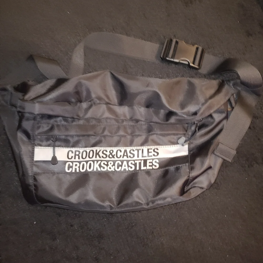 Huge crooks and Castles fanny pack - Picture 1 of 3